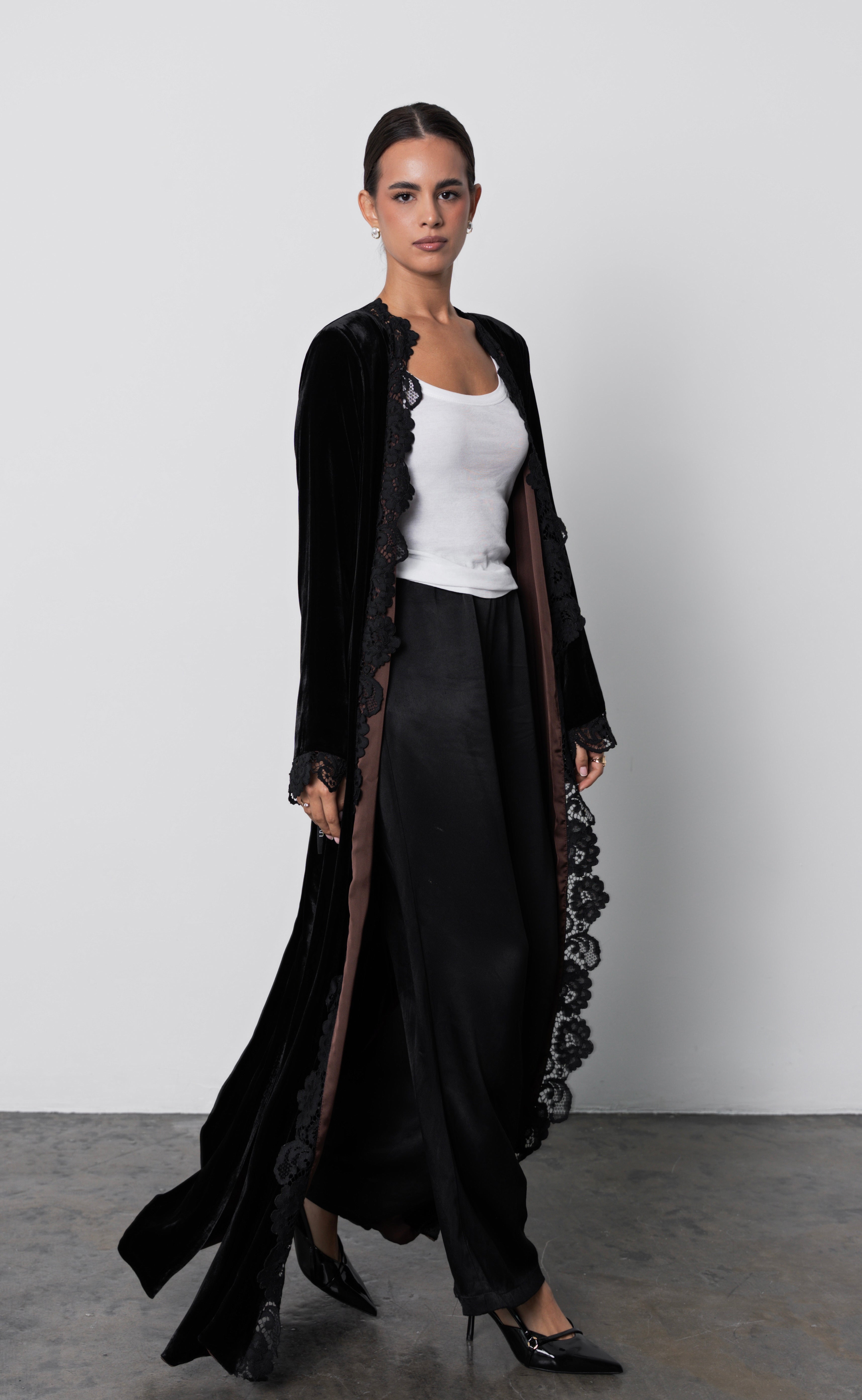 CLASSIC VELVET LACE ABAYA