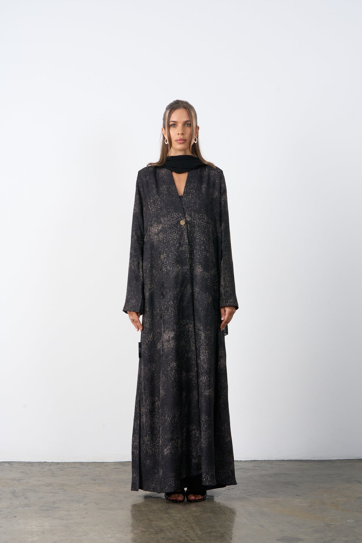 Noir Bronze Abaya