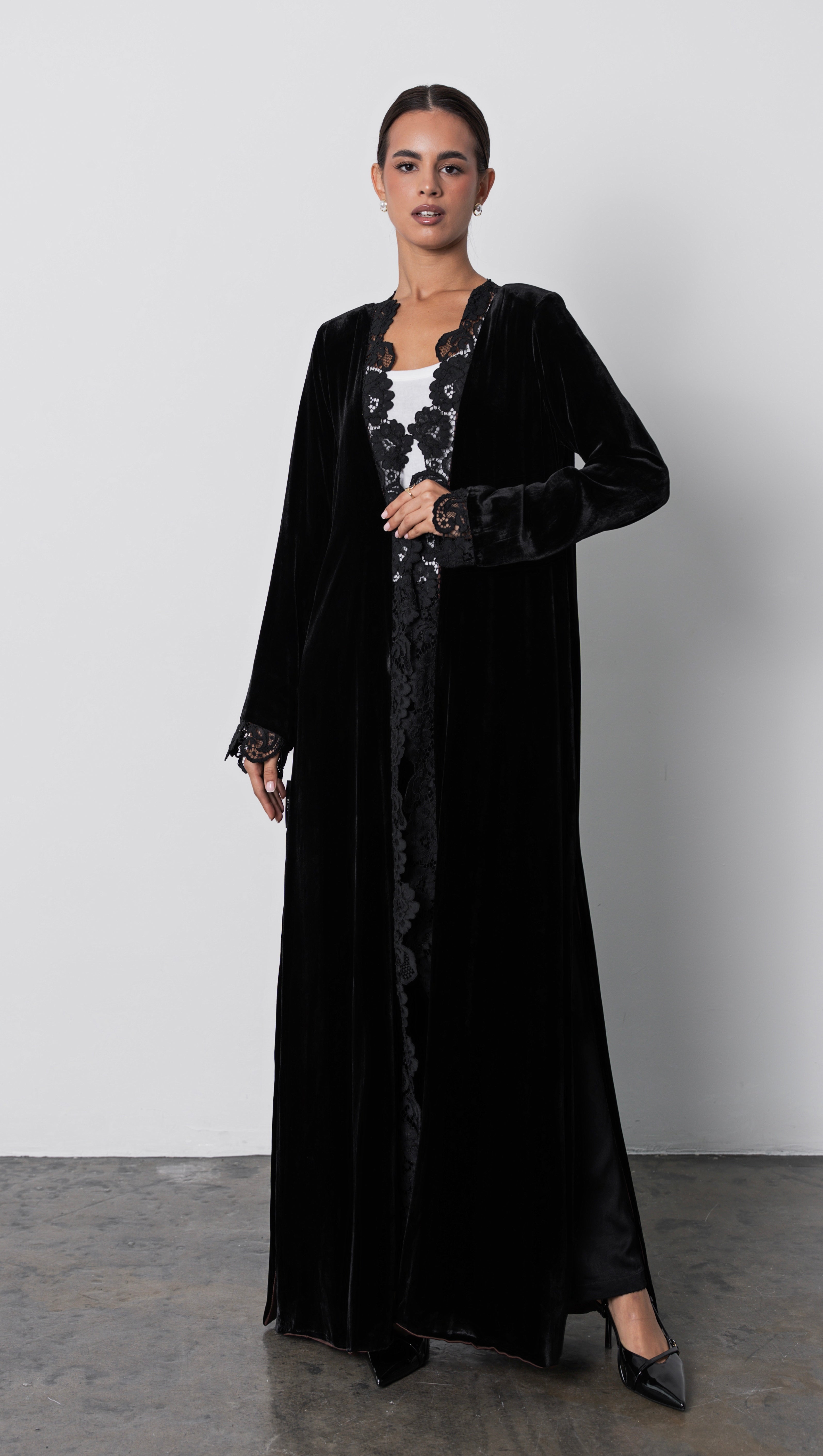 CLASSIC VELVET LACE ABAYA